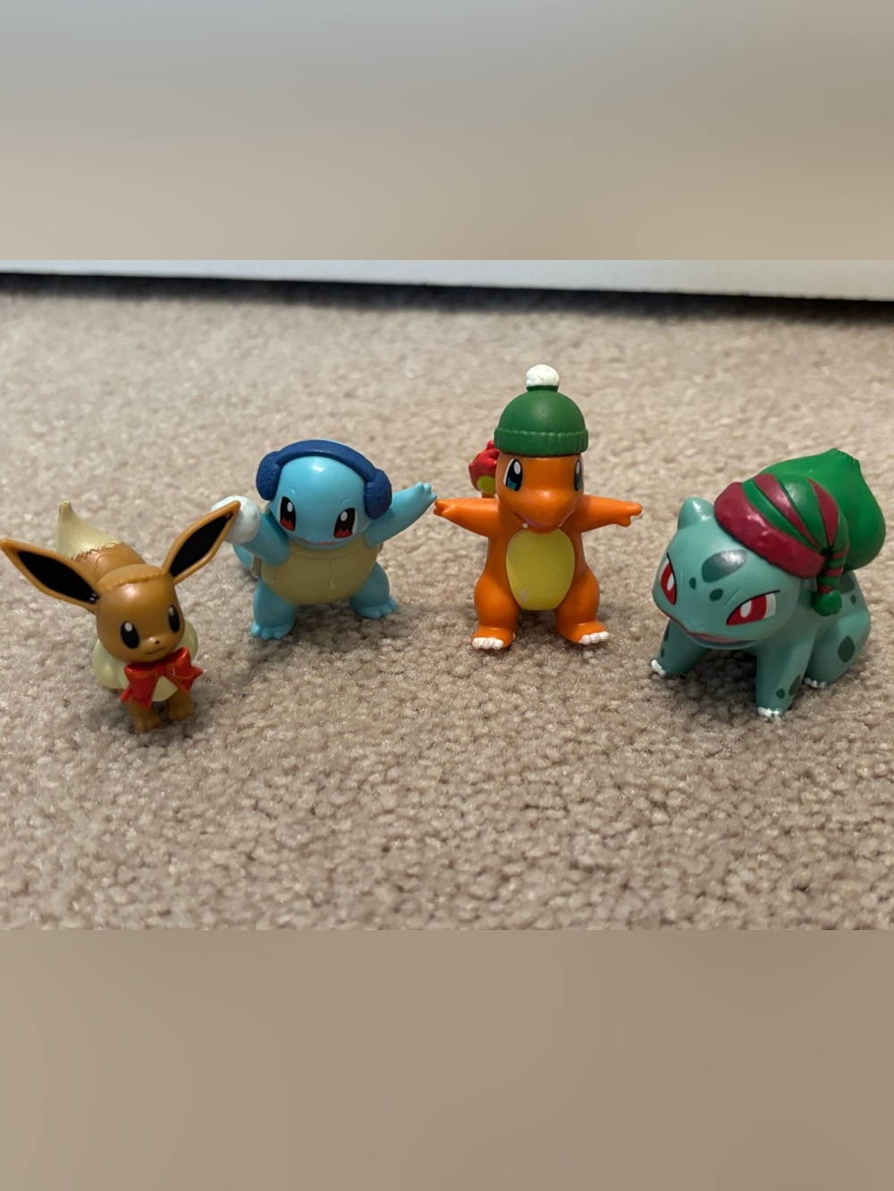 Pokemon Holiday Edition Battle Pack Evee Charmander Bulbasaur Squirtle Figure